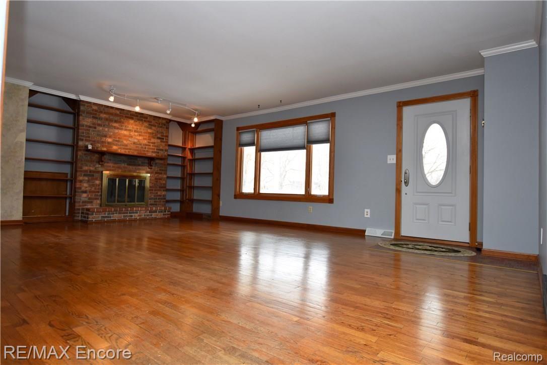 10158 South State Road Goodrich, MI 48438 - Photo 10 of 26 Great Room ~Hardwood floors~Fireplace~Large front picture window