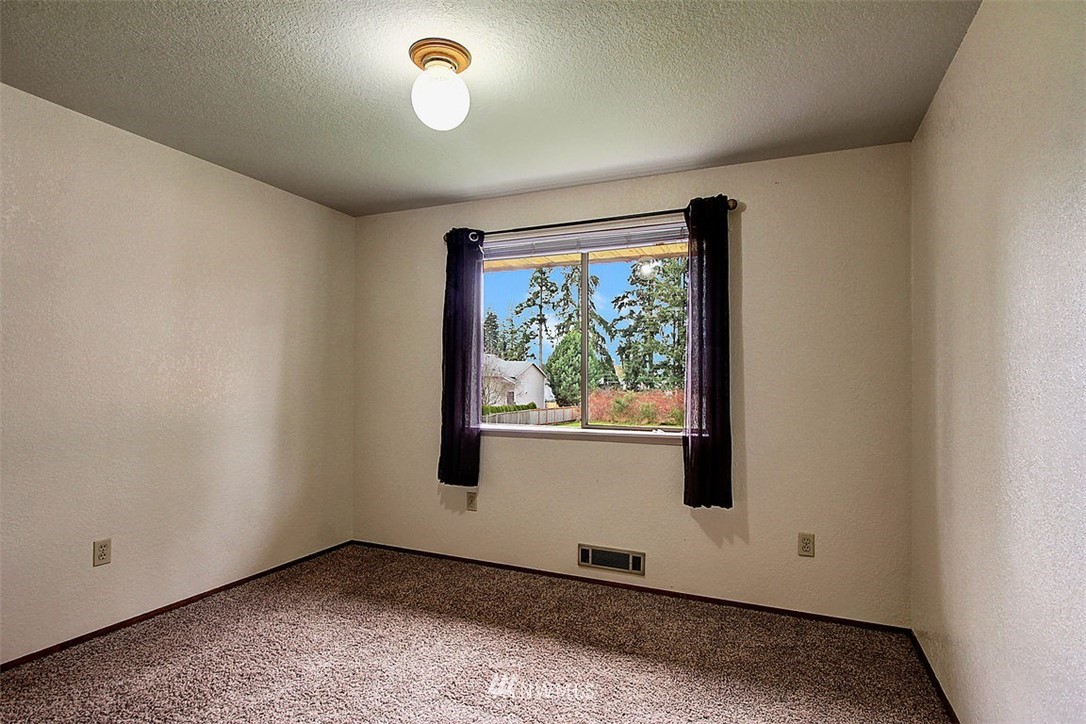 12304 Alexander Road Everett, WA 98204 - Photo 16 of 21