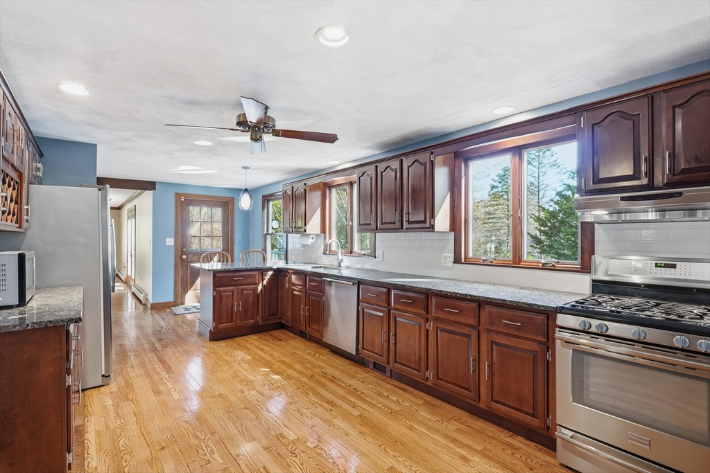 10 Oxbow Road Danvers, MA 01923 - Photo 9 of 41