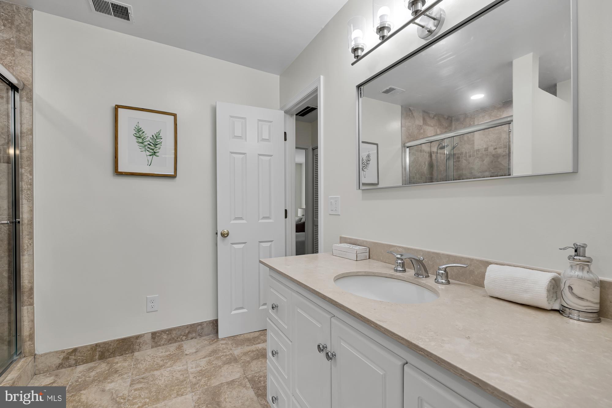 1325 13th Street Northwest, Unit 47 Washington, DC 20005 - Photo 22 of 35 Primary bathroom