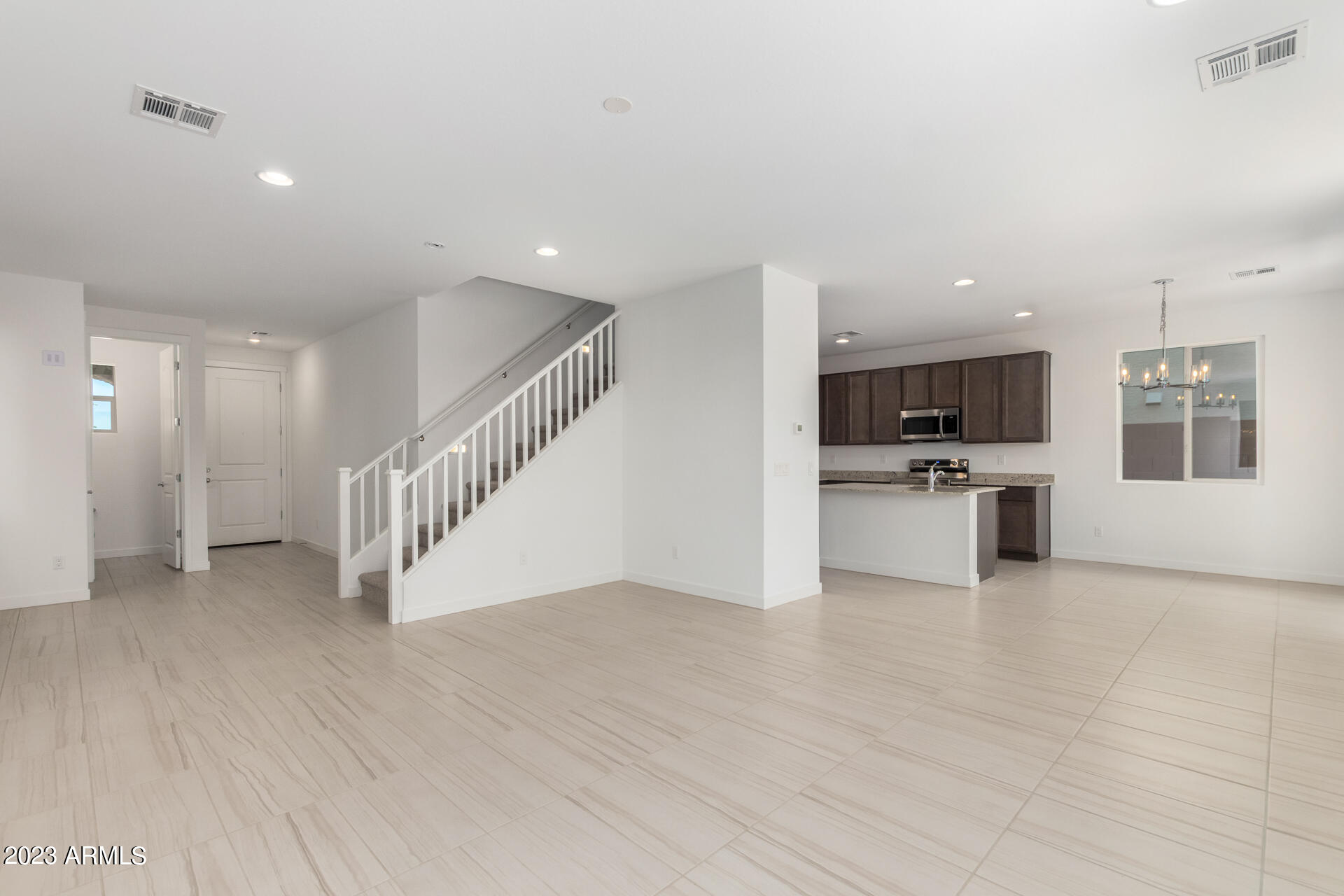 655 South Del Rancho Mesa, AZ 85208 - Photo 5 of 17 Great Room