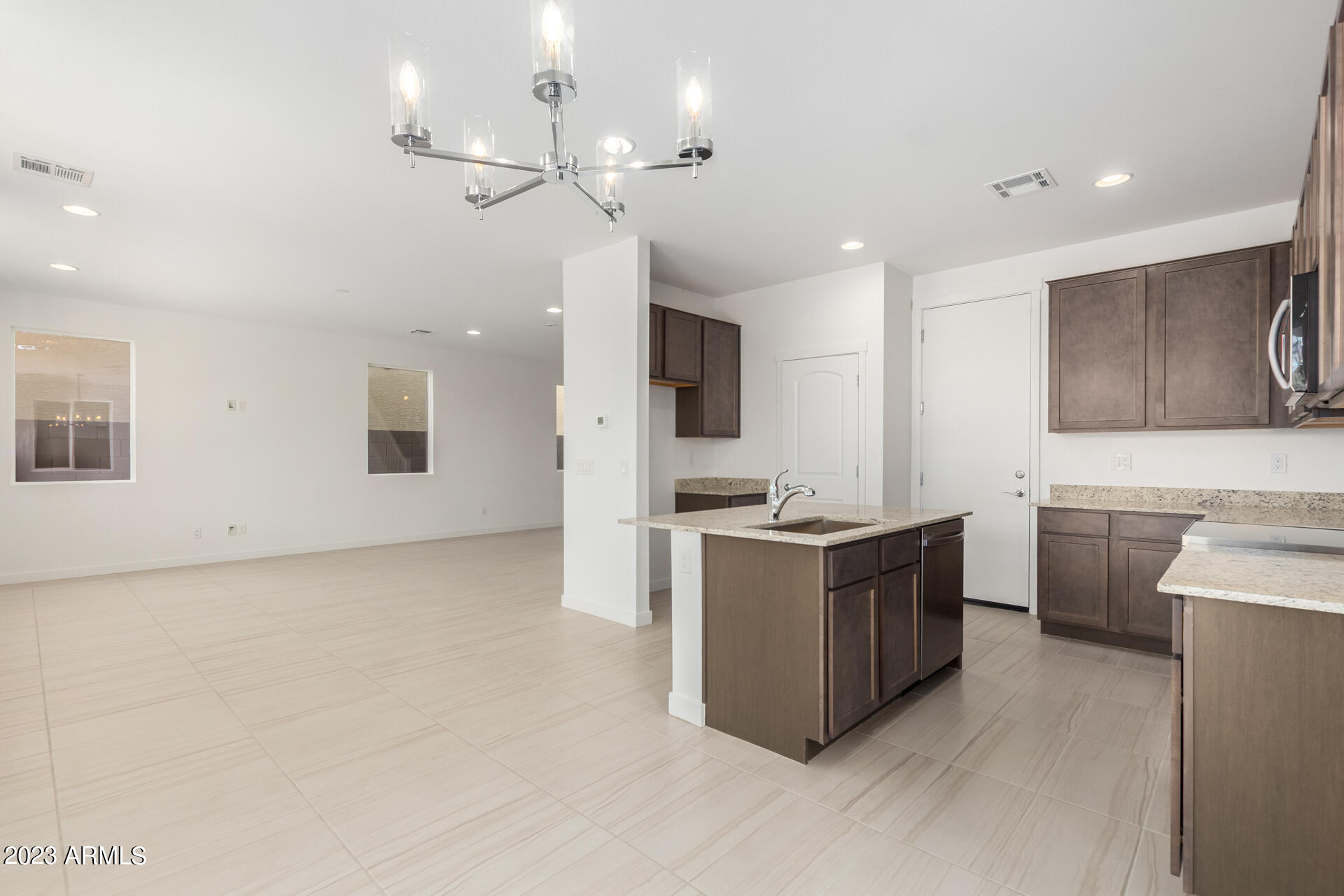 655 South Del Rancho Mesa, AZ 85208 - Photo 7 of 17 Great Room 2