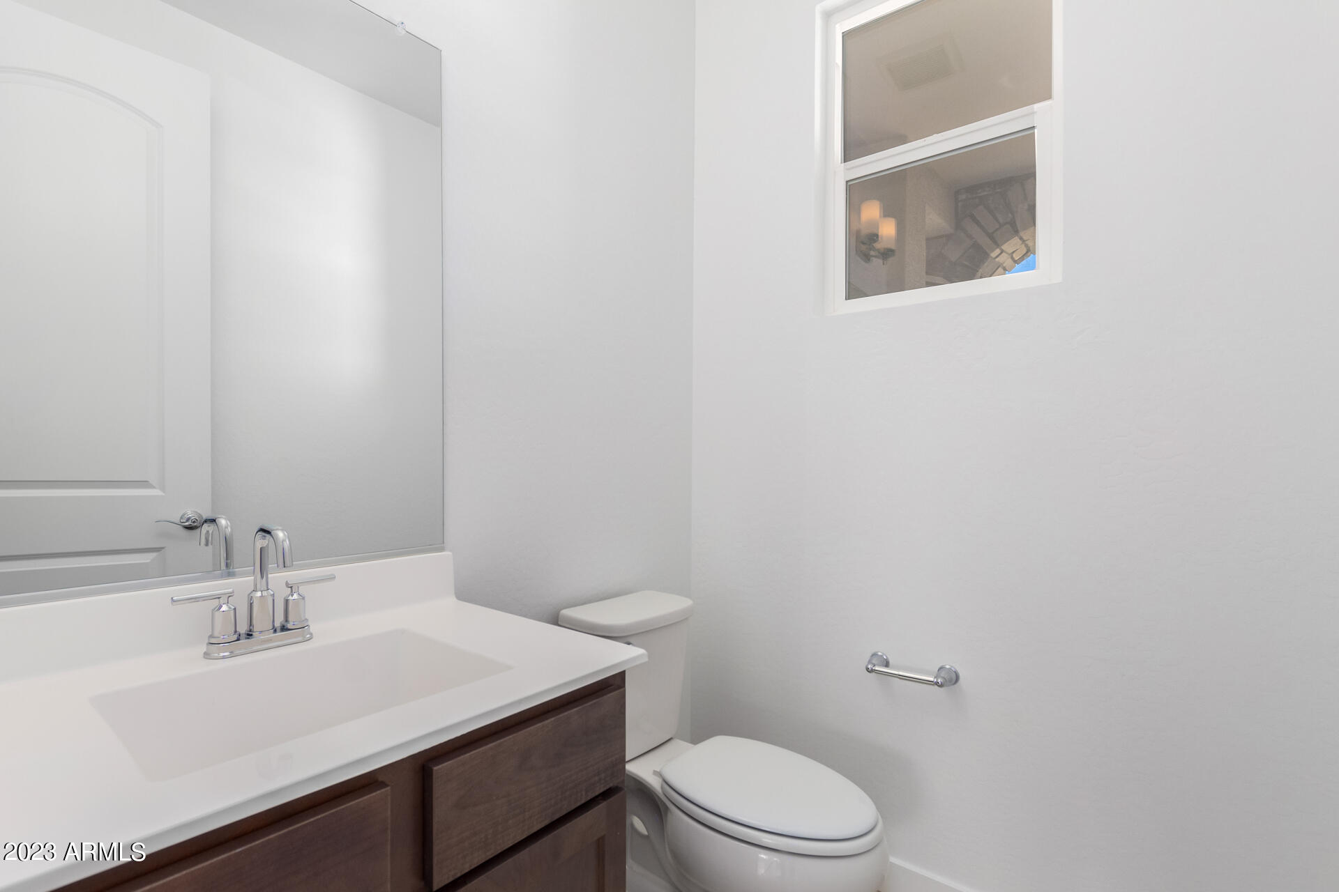 655 South Del Rancho Mesa, AZ 85208 - Photo 8 of 17 Half Bath