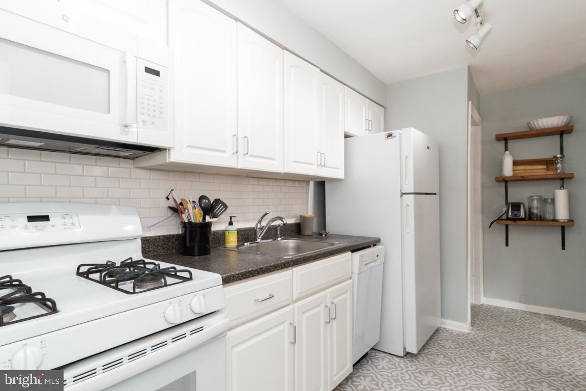 315 3rd Street Baltimore, MD 21206 - Photo 11 of 25 Kitchen