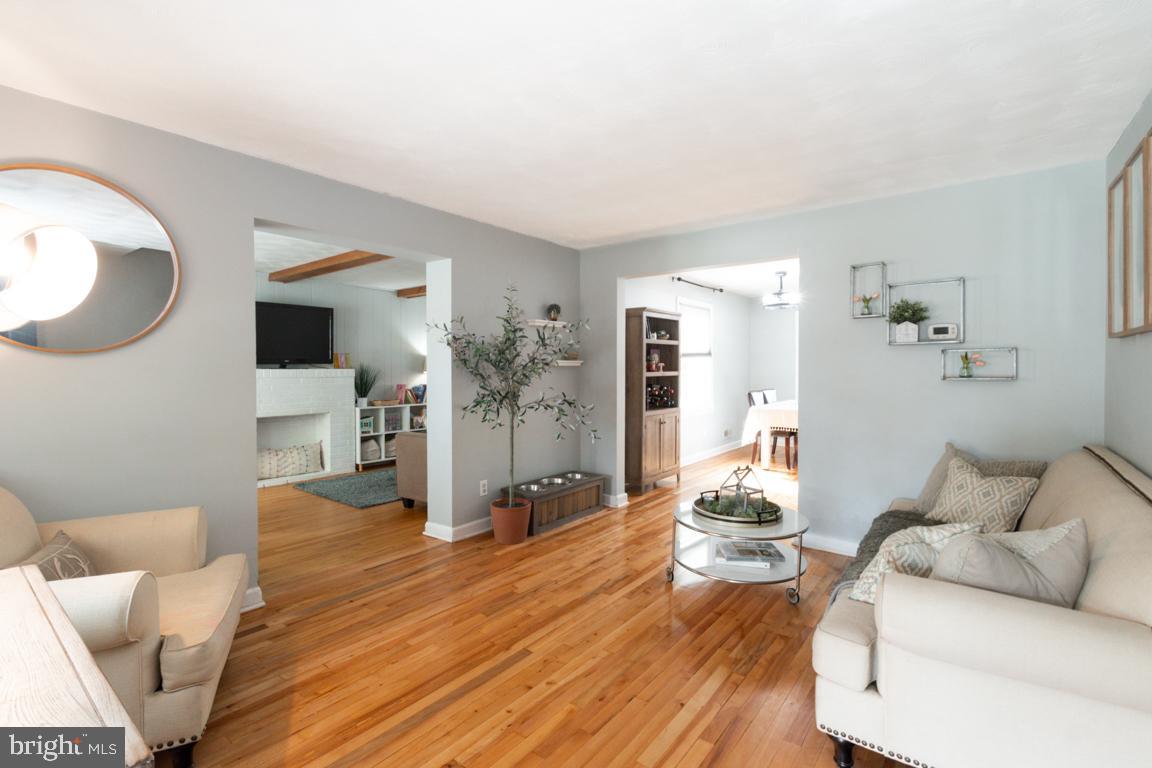 315 3rd Street Baltimore, MD 21206 - Photo 5 of 25 Living Rm