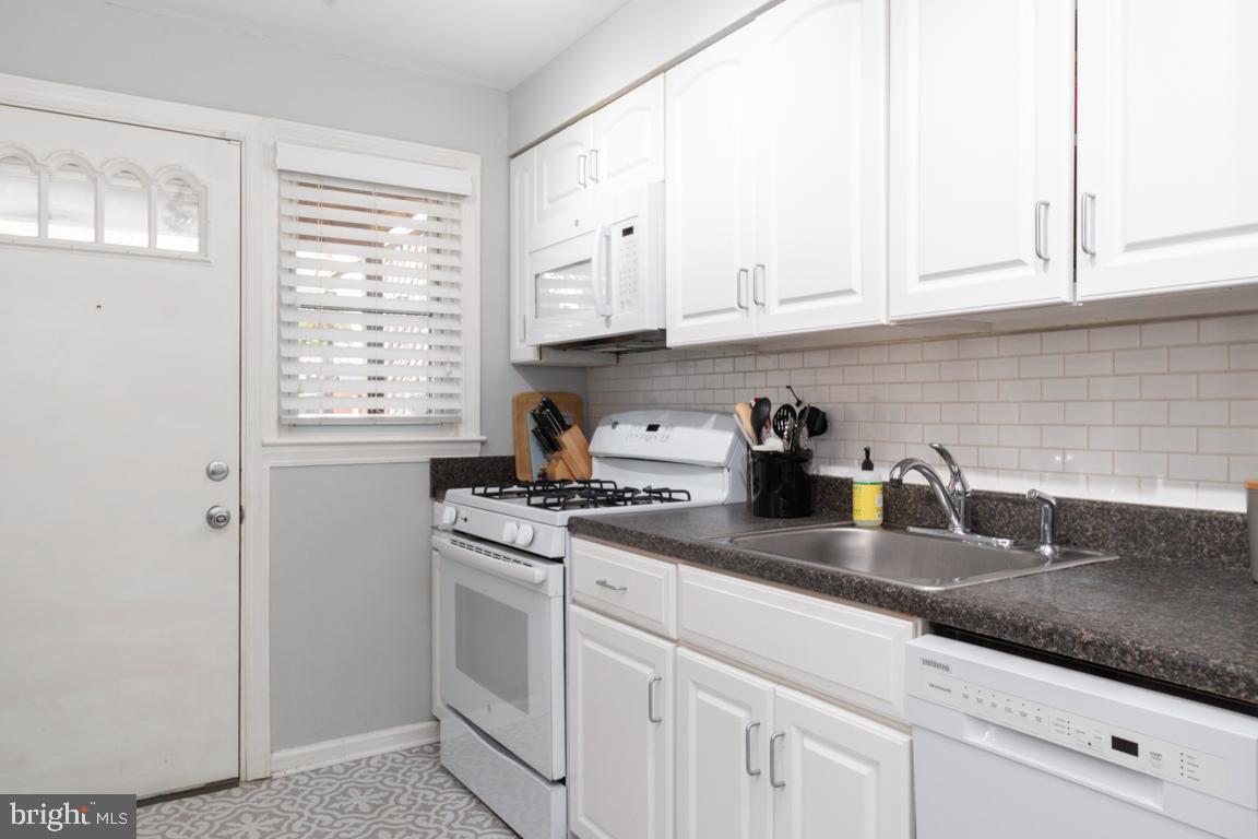 315 3rd Street Baltimore, MD 21206 - Photo 10 of 25 Kitchen