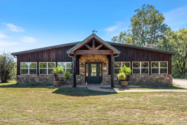 $665,000 | 748 Bluegoose Road, Sarah, MS 38665