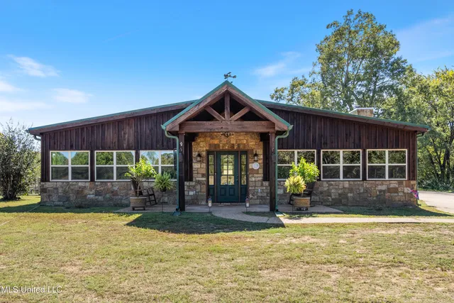 $665,000 | 748 Bluegoose Road, Sarah, MS 38665