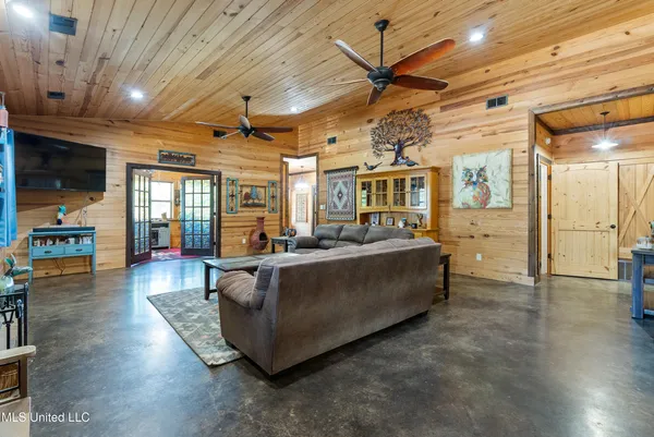 $575,000 | 748 Bluegoose Road, Sarah, MS 38665