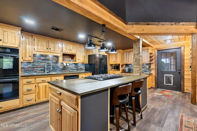 $665,000 | 748 Bluegoose Road, Sarah, MS 38665