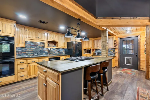 $575,000 | 748 Bluegoose Road, Sarah, MS 38665