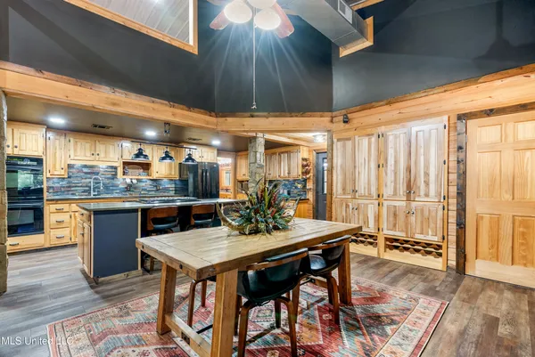 $575,000 | 748 Bluegoose Road, Sarah, MS 38665