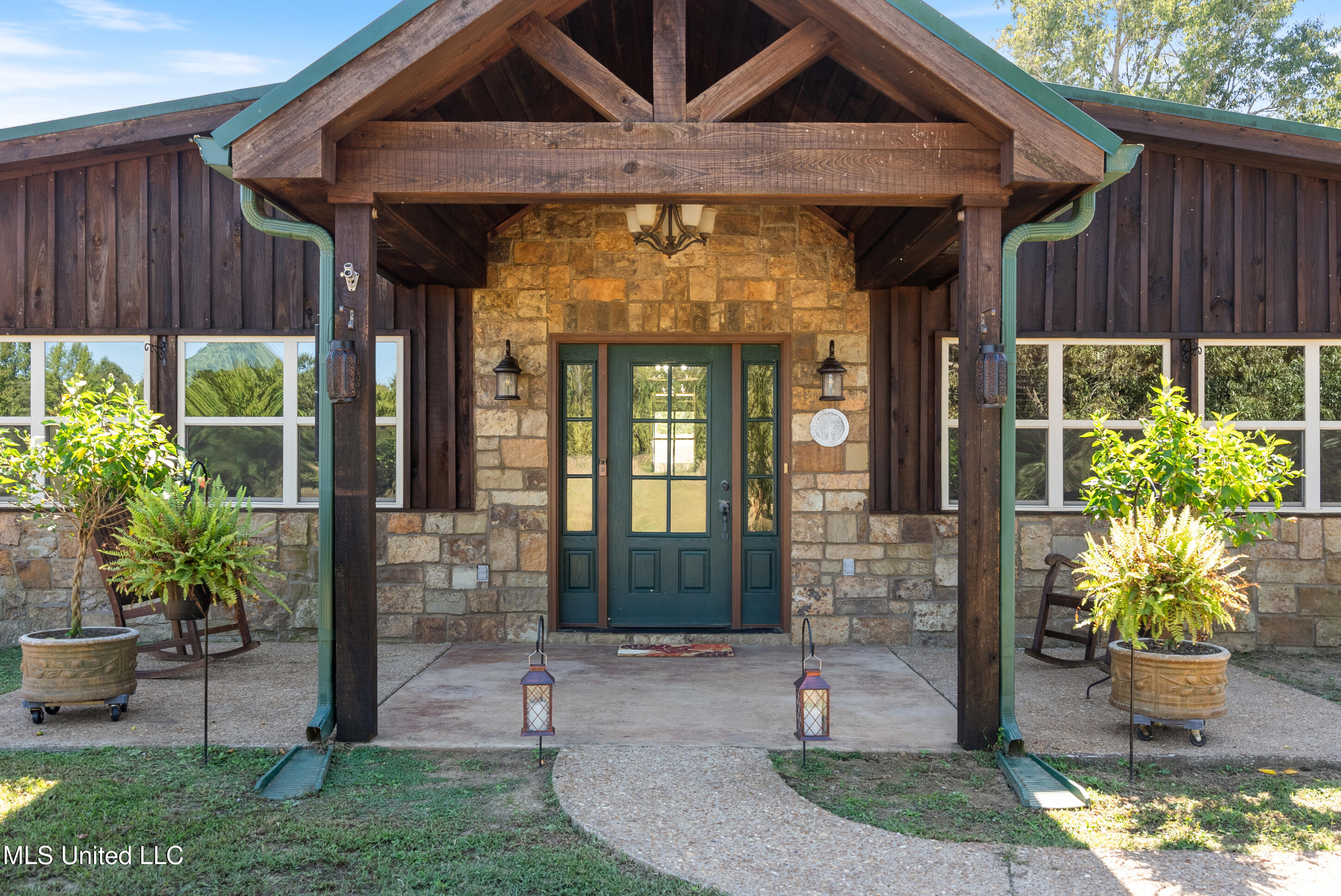 748 Bluegoose Road Sarah, MS 38665 - Photo 2 of 46 748 BLUE GOOSE ROAD