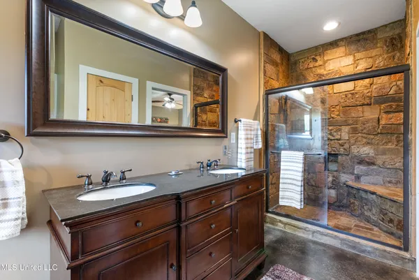 $575,000 | 748 Bluegoose Road, Sarah, MS 38665