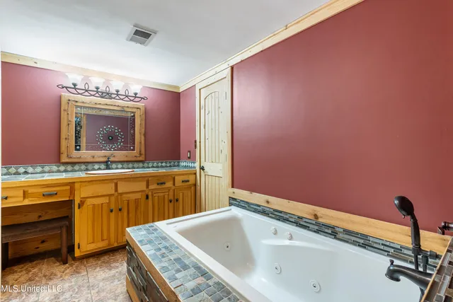 $665,000 | 748 Bluegoose Road, Sarah, MS 38665