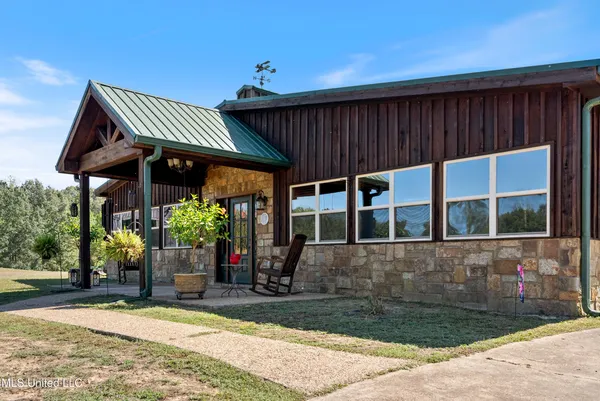 $575,000 | 748 Bluegoose Road, Sarah, MS 38665