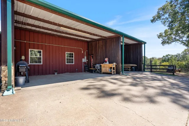 $665,000 | 748 Bluegoose Road, Sarah, MS 38665