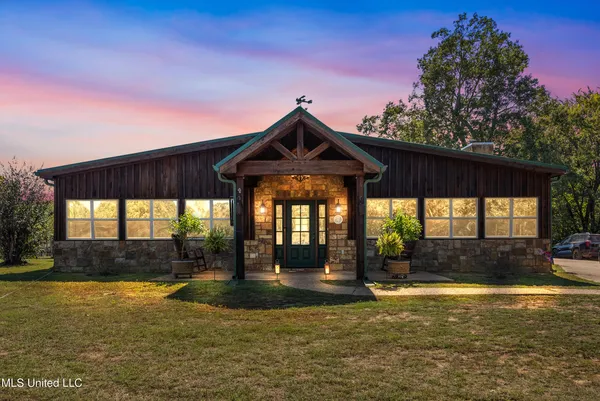 $575,000 | 748 Bluegoose Road, Sarah, MS 38665