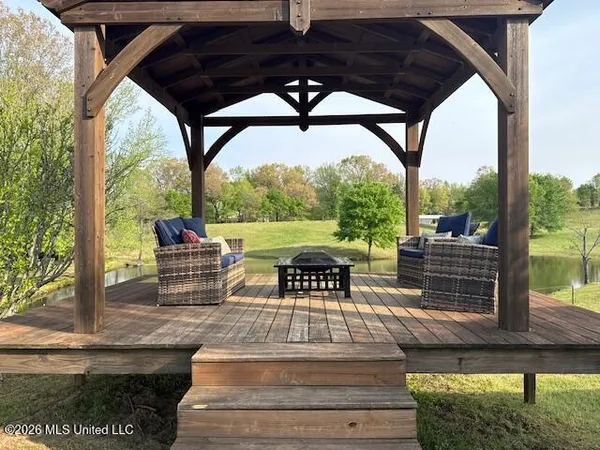 $575,000 | 748 Bluegoose Road, Sarah, MS 38665