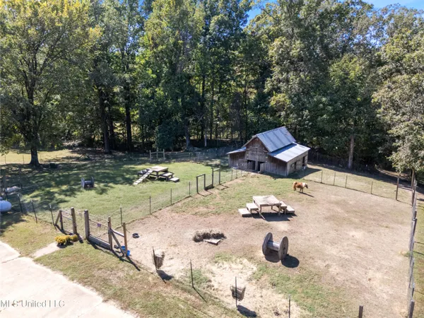 $575,000 | 748 Bluegoose Road, Sarah, MS 38665