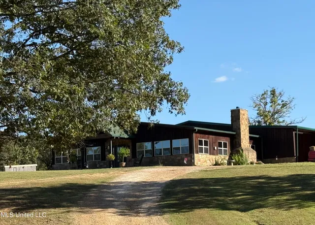 $665,000 | 748 Bluegoose Road, Sarah, MS 38665
