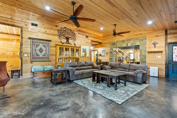 $575,000 | 748 Bluegoose Road, Sarah, MS 38665