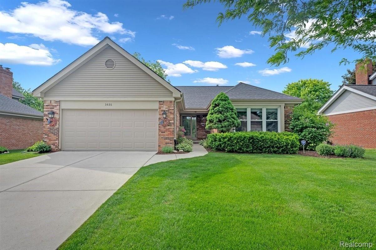 1631 Hillside Lane Rochester, MI 48307 - Photo 1 of 28 01-DSC_5124.jpg