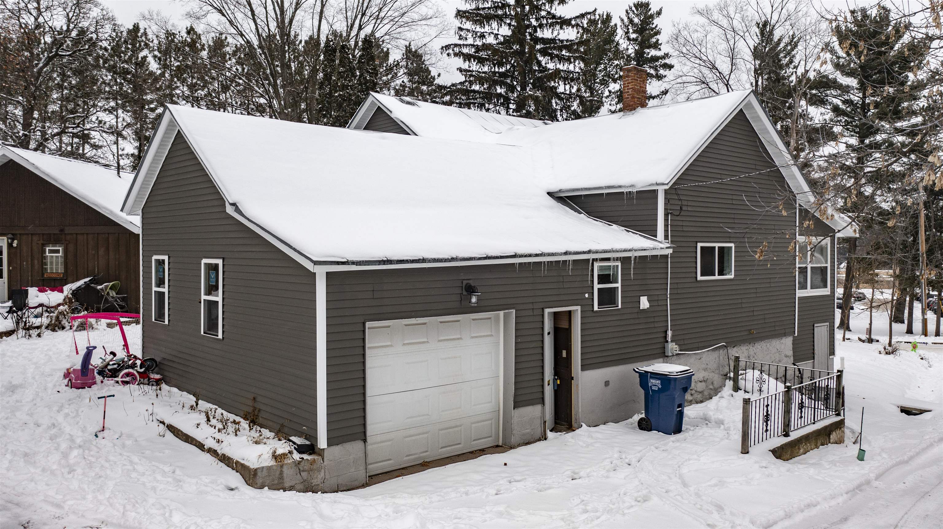 E1655 Grandview Road Waupaca, WI 54981 - Photo 3 of 20