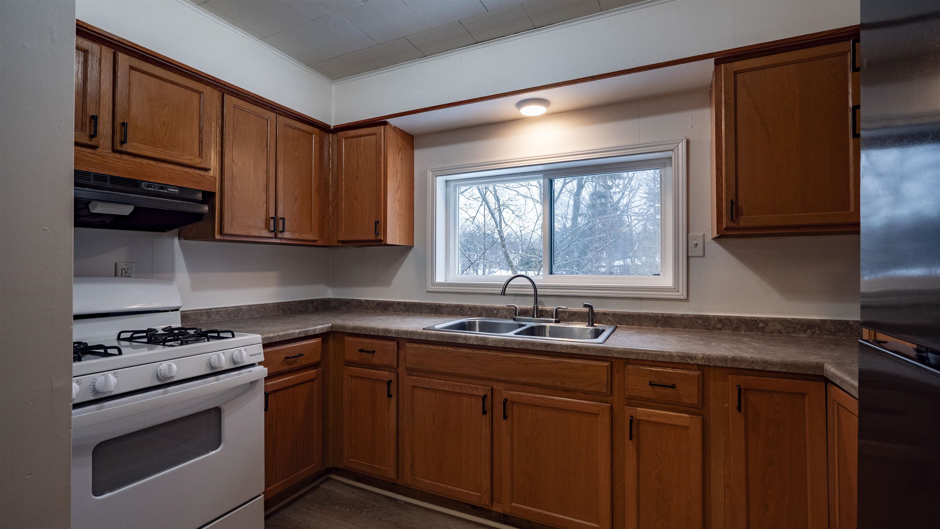 E1655 Grandview Road Waupaca, WI 54981 - Photo 9 of 20