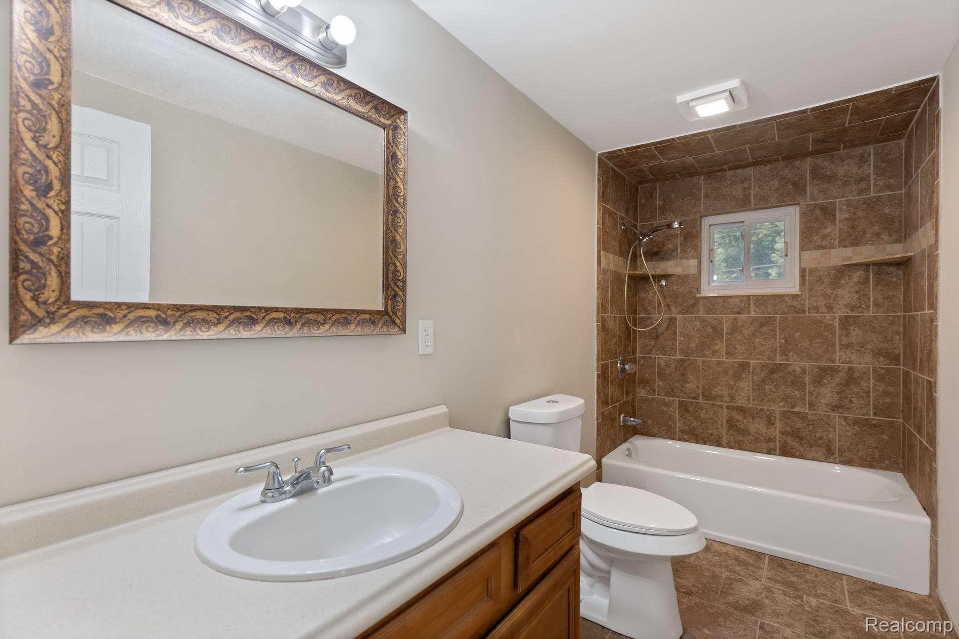 60859 Eyster Road Rochester, MI 48306 - Photo 13 of 32 10 - Image -.jpg