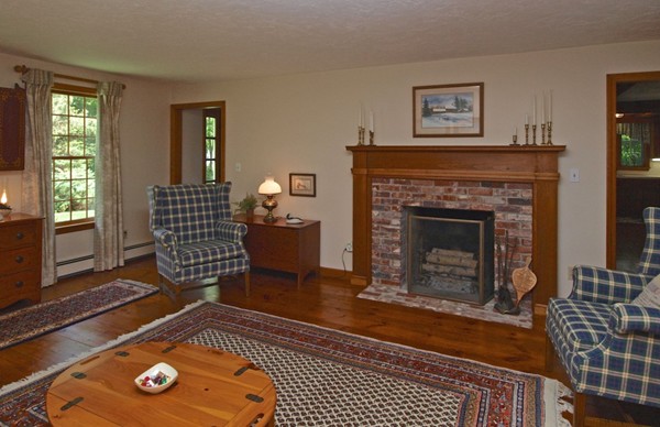 459 High Street Walpole, MA 02081 - Photo 5 of 30 Gallery Image 5