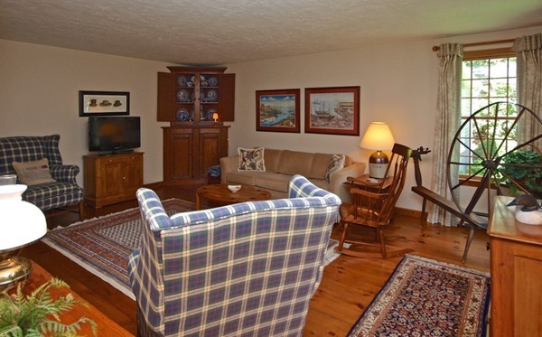 459 High Street Walpole, MA 02081 - Photo 6 of 30 Gallery Image 6
