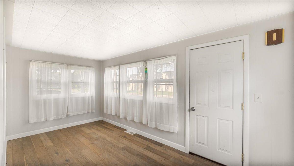 908 2nd Street Southwest Willmar, MN 56201 - Photo 11 of 14