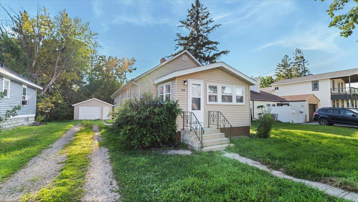 908 2nd Street Southwest Willmar, MN 56201 - Photo 2 of 14