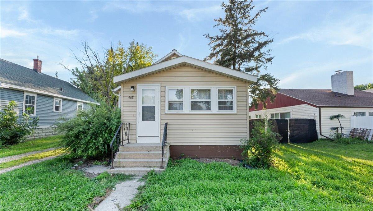 908 2nd Street Southwest Willmar, MN 56201 - Photo 3 of 14