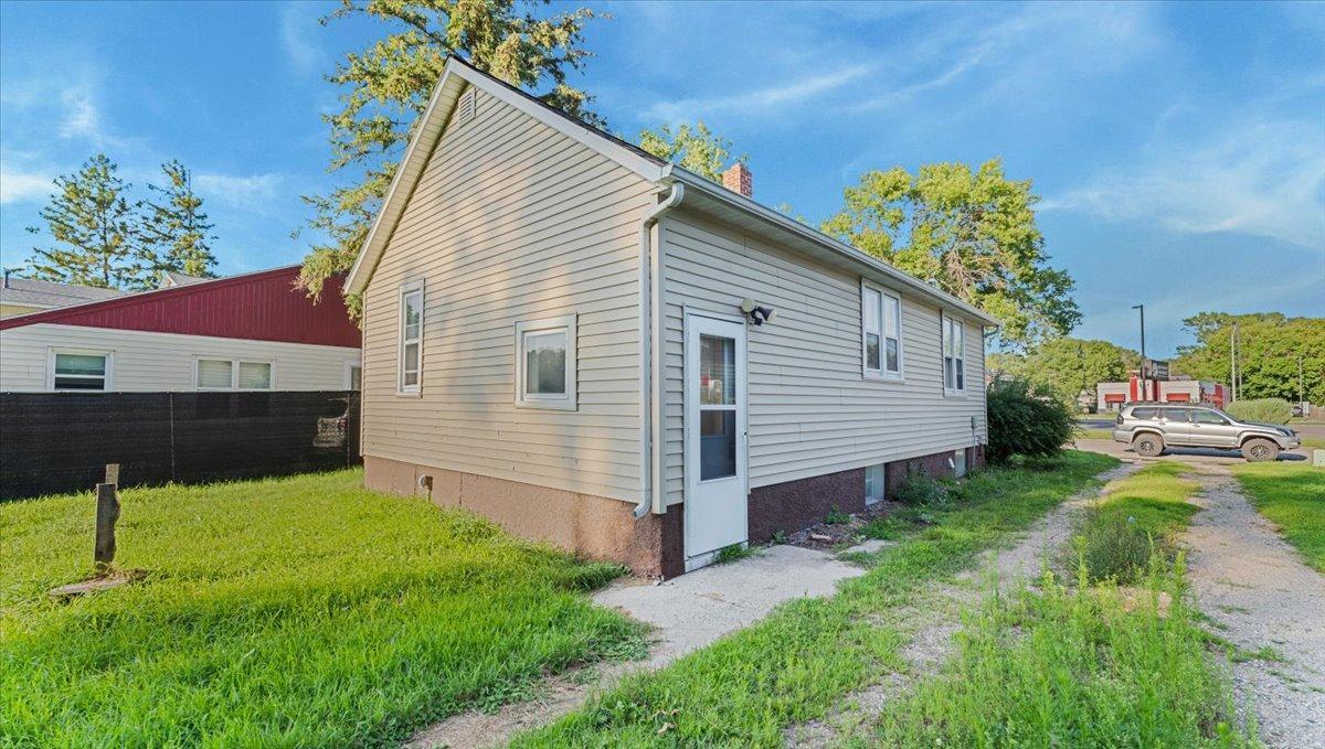 908 2nd Street Southwest Willmar, MN 56201 - Photo 5 of 14