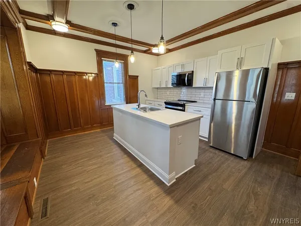 $3,600 | 81 Humboldt Parkway, Buffalo, NY 14214