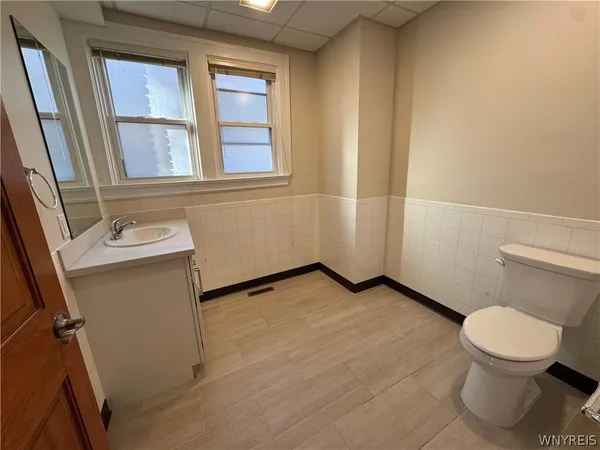 $3,600 | 81 Humboldt Parkway, Buffalo, NY 14214