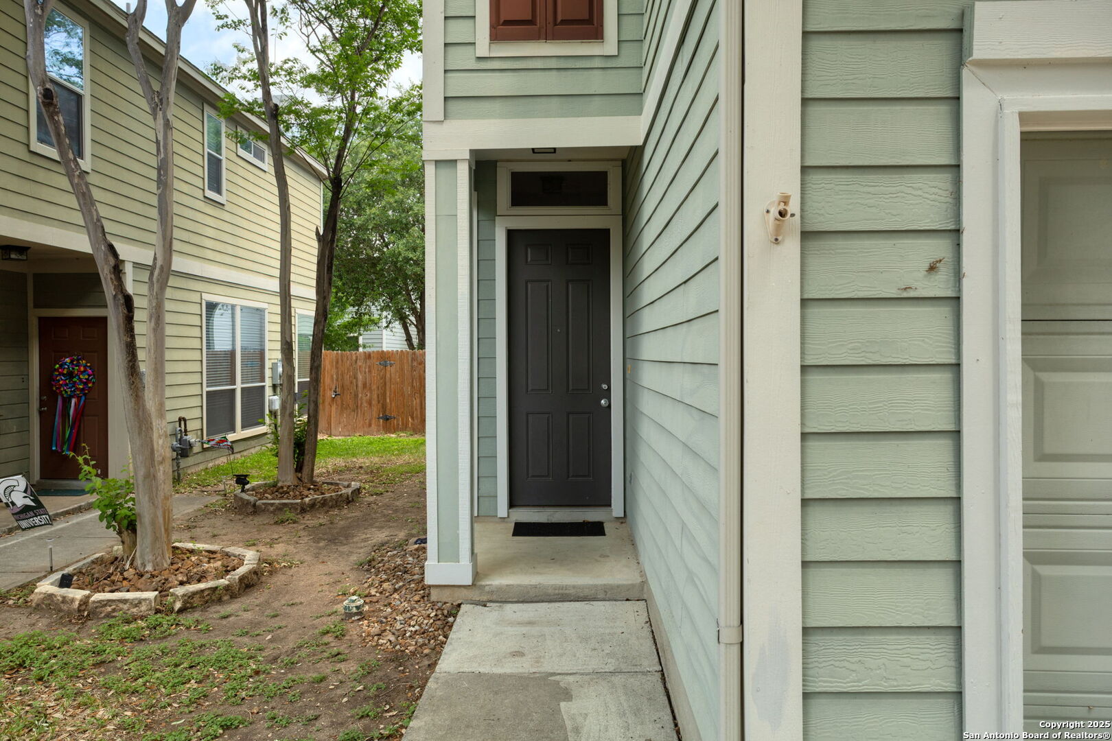 a view of a entrance door of the house