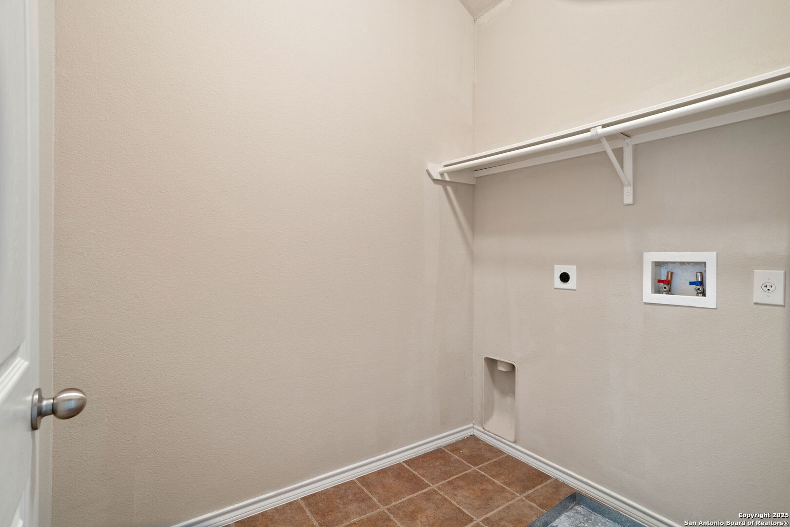 6737 Terra Rye San Antonio, TX 78240 - Photo 15 of 26 a view of utility room