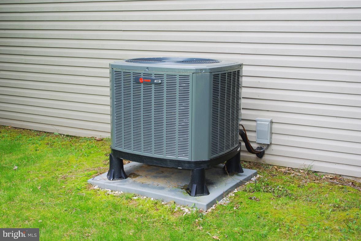 555 Teeter Road Littlestown, PA 17340 - Photo 22 of 28 New Heat Pump & CAC