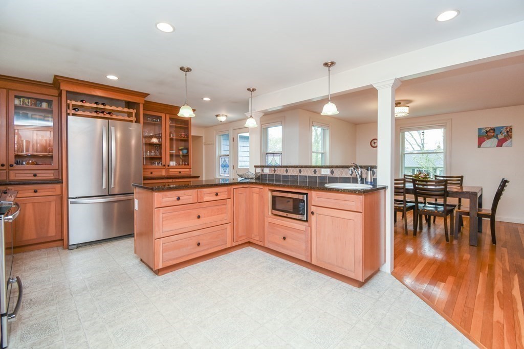 4 Davis Road Lexington, MA 02421 - Photo 9 of 38