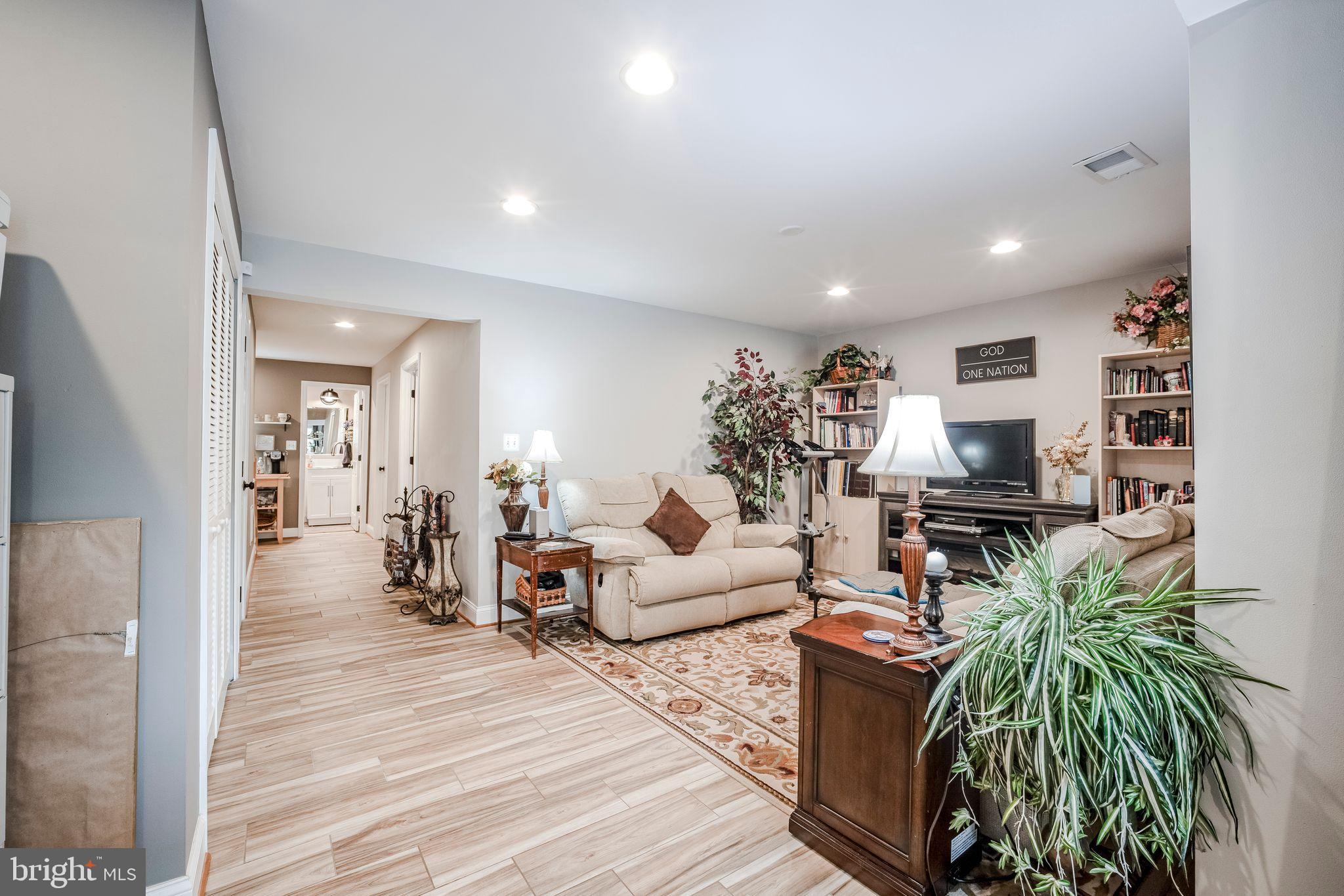 8768 Dunstable Loop Bristow, VA 20136 - Photo 26 of 47 a living room with furniture and a potted plant