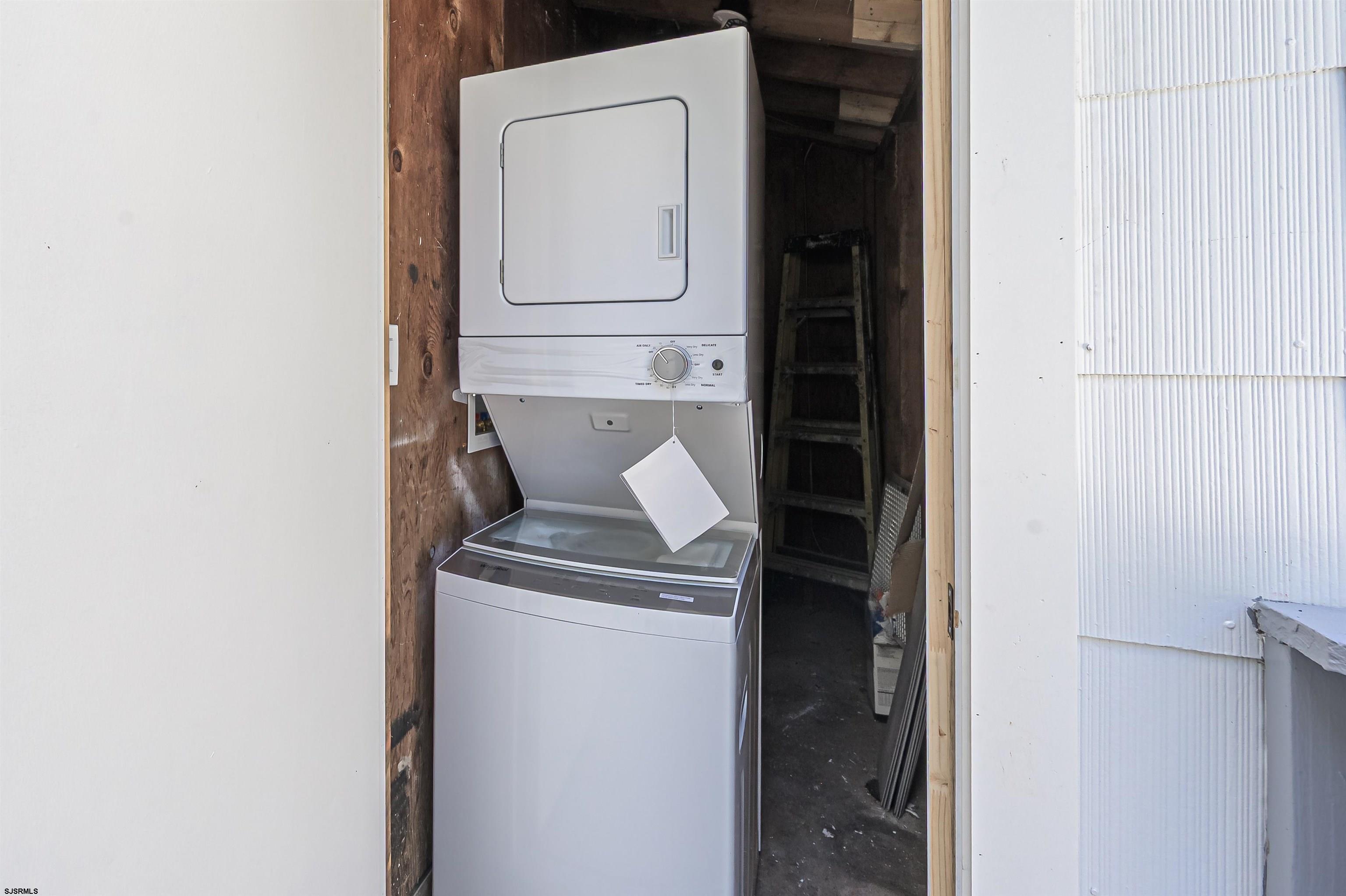 25 Robin Road Egg Harbor Township, NJ 08234 - Photo 14 of 24 a close view of washer and dryer