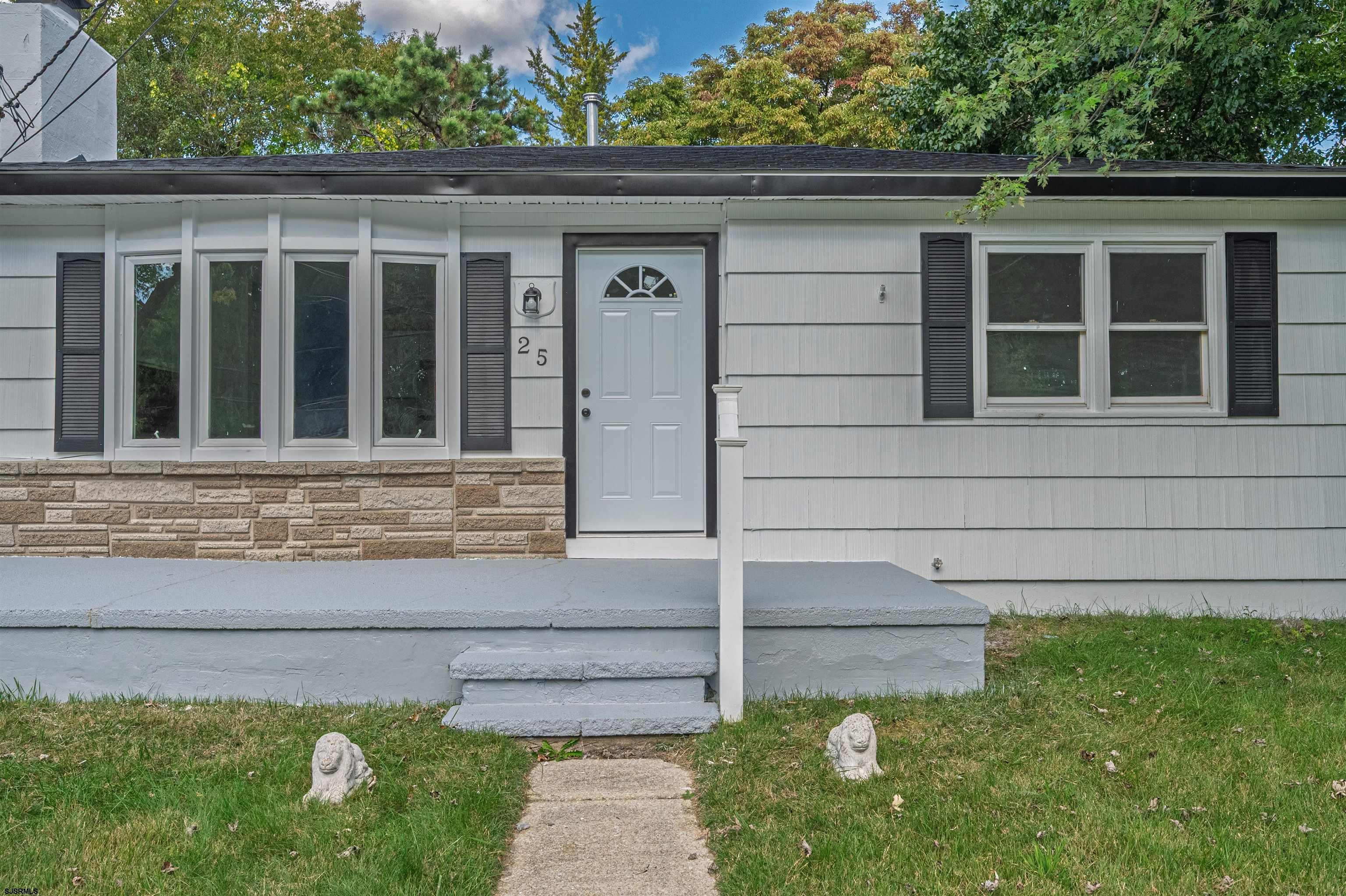 25 Robin Road Egg Harbor Township, NJ 08234 - Photo 23 of 24 a front view of a house with a garden