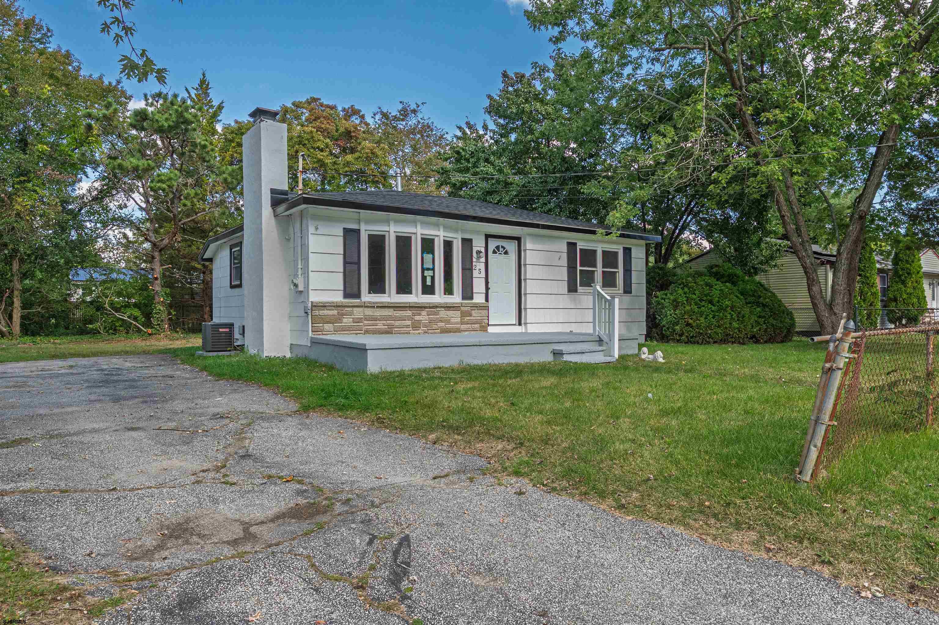 25 Robin Road Egg Harbor Township, NJ 08234 - Photo 24 of 24 a front view of a house with a yard