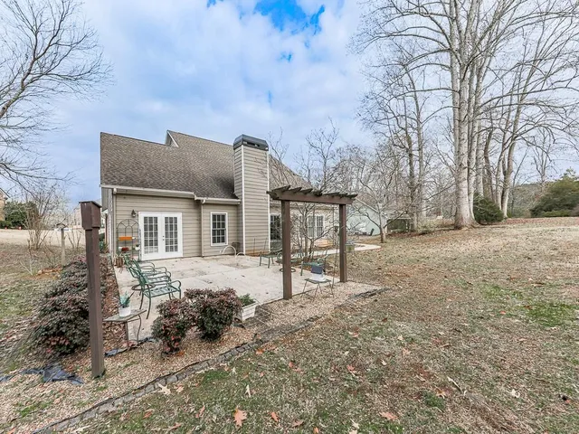 a view of house with outdoor seating space