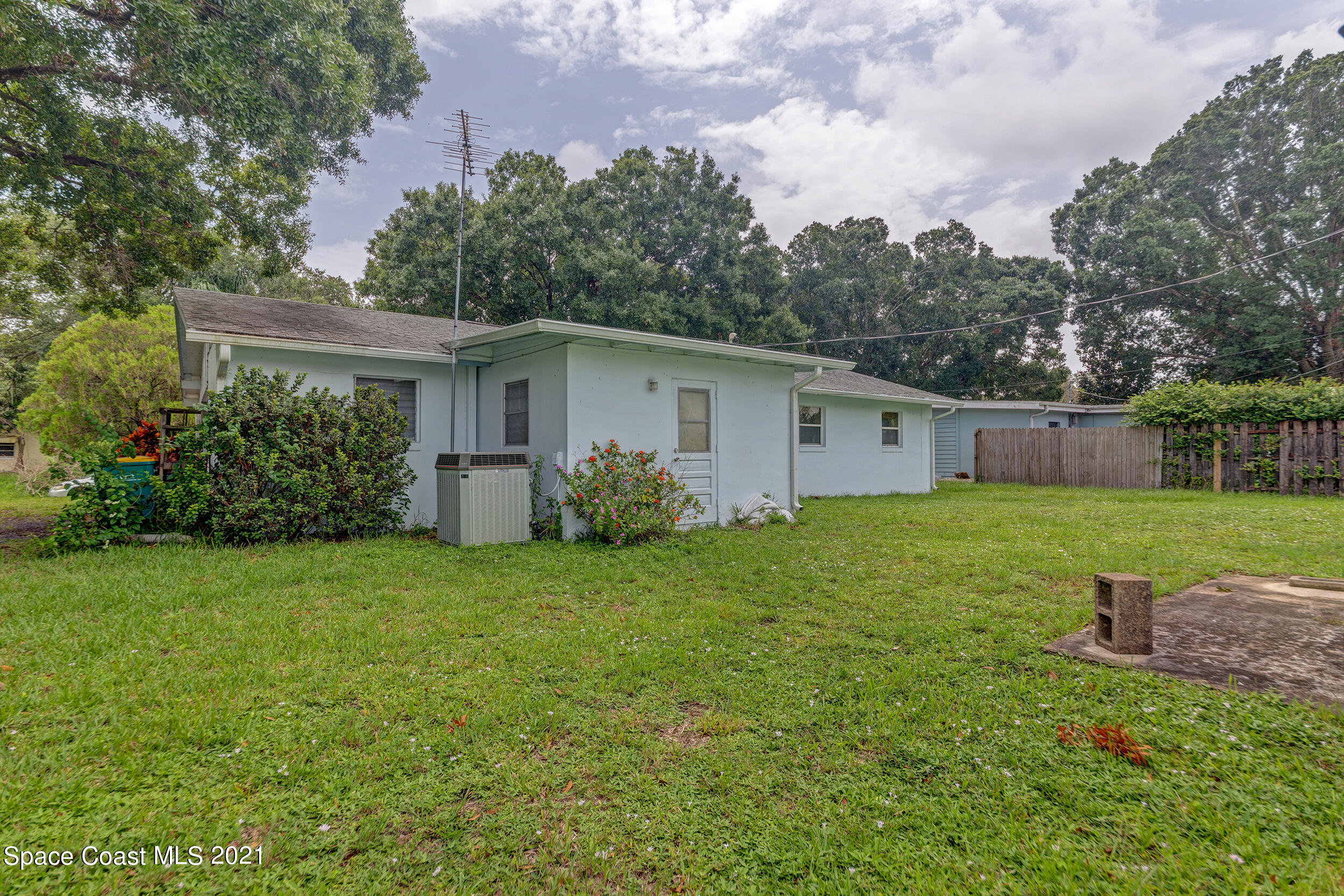 219 Lee Road Melbourne, FL 32904 - Photo 22 of 26 Rear