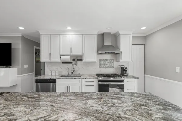 $350,000 | 604 Newberry Drive, Streamwood, IL 60107