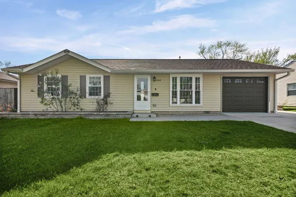 $350,000 | 604 Newberry Drive, Streamwood, IL 60107